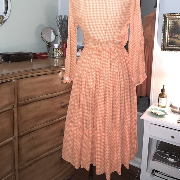 1950s Peach Houndstooth Dress - Picture 3 of 8